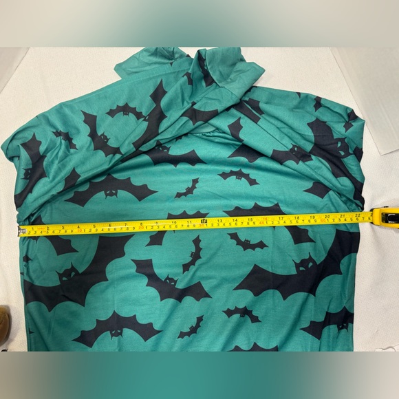 Long Sleeve Unbranded Crew Neck Bat Shirt, Green and Black, Extra Large - Picture 7 of 8